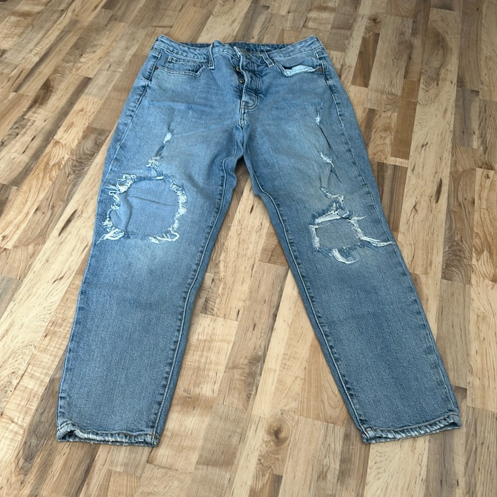 Straight leg distressed jeans